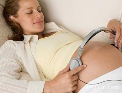 Người mẹ nên thường xuyên giao lưu với thai nhi